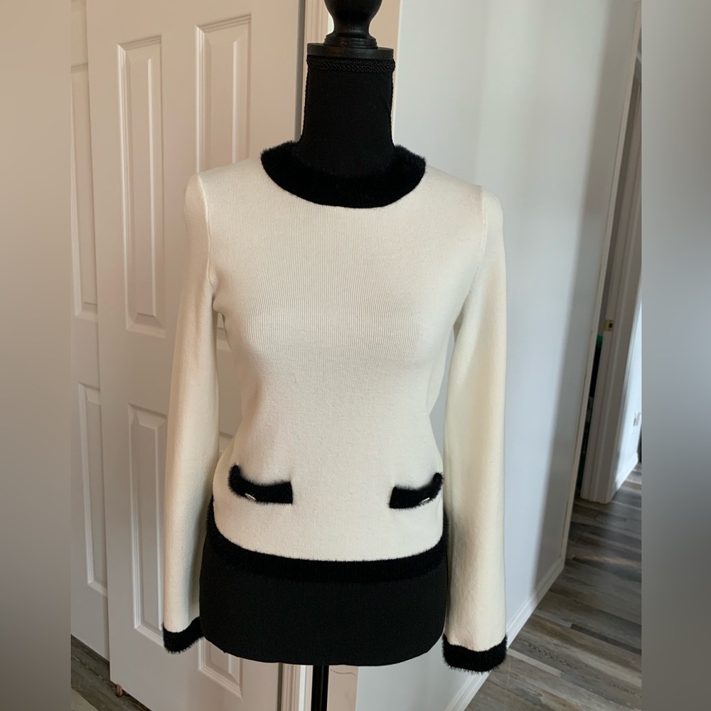 Morgan de toi Paris, knit top with gems buttons- Brand New- size xs